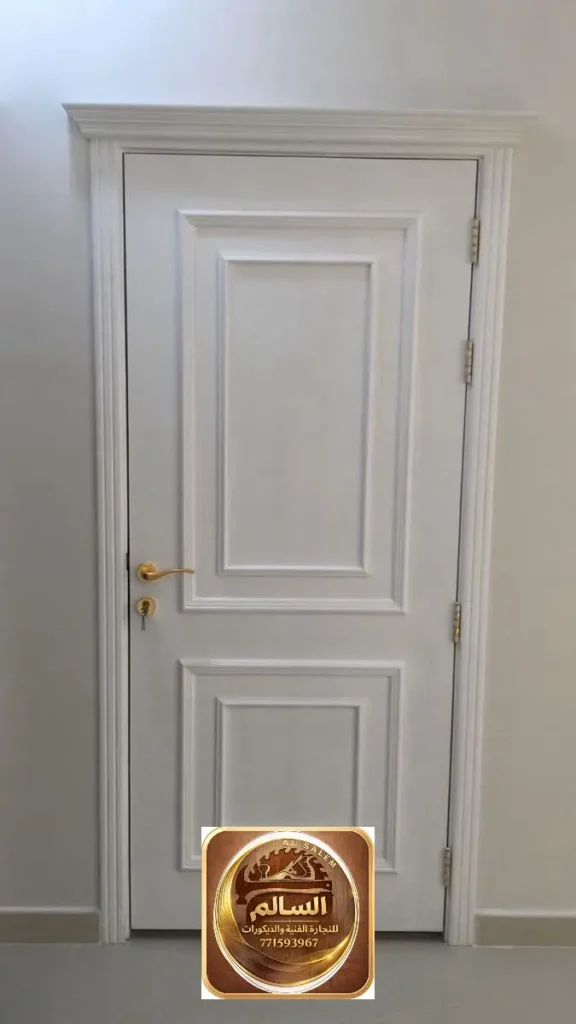 باب خشب ابيض