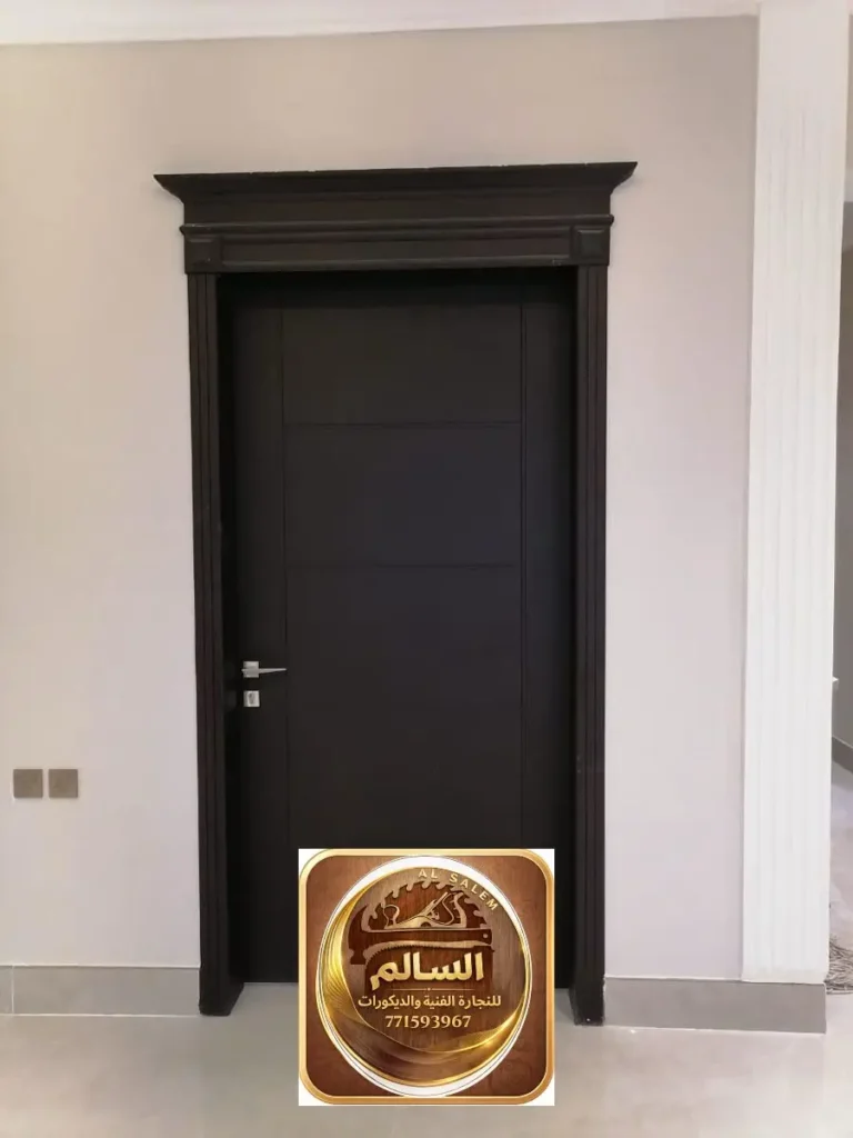باب خشب اسود
