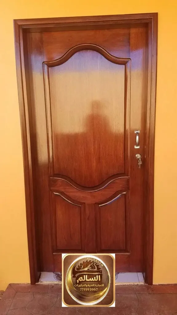 دهان باب خشب في عدن